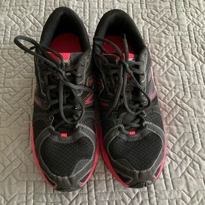 EUC Nee Balance 490 Tennis Shoes Size 9.5